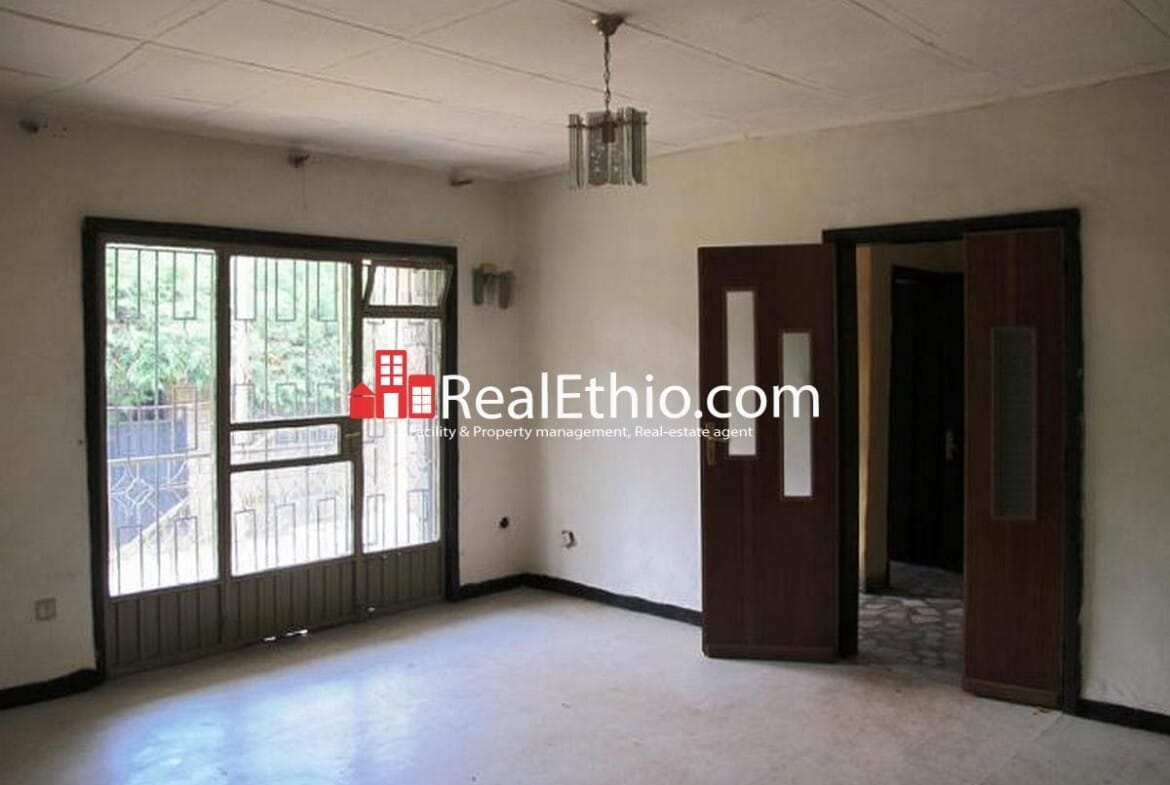 House for sale, Addisu Gebeya near Tsion hotel, 330 meter square, 3 bed room, Addis Ababa.