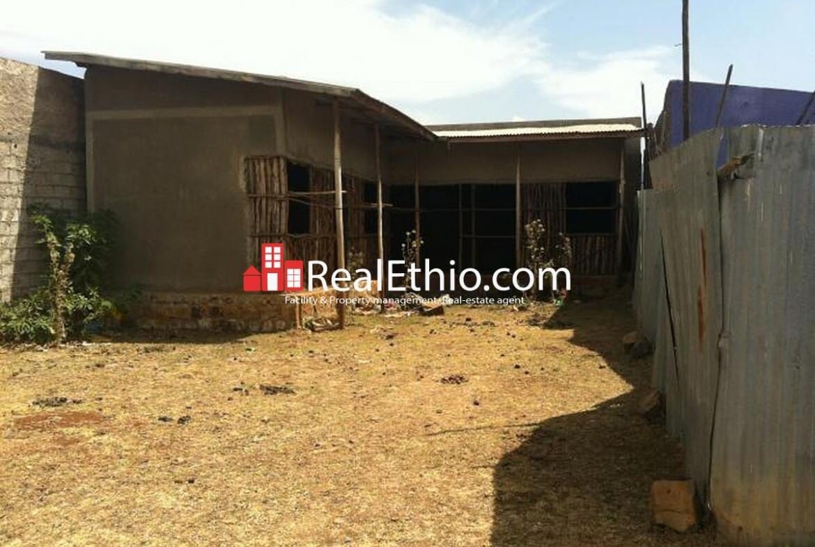 House for sale – Two bed room unfinished mud house on 200 meter square plot of land for sale at Sululta, Ethiopia.