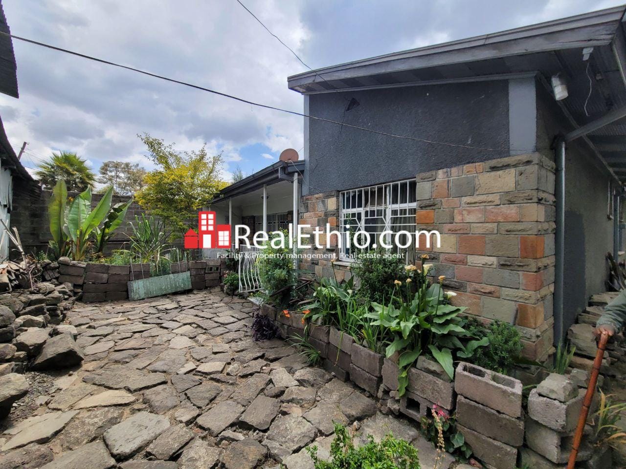 Kebena British Embassy, 4 Bedrooms Old Villa House for Sale, Addis Ababa.