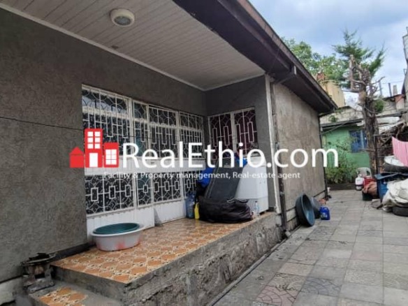 Saris Addis Sefer, 4 Bedrooms House for Sale, Addis Ababa.